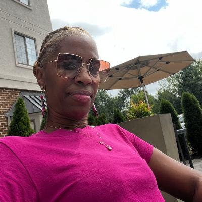 I am looking for a female roommate for a furn... Main Photo