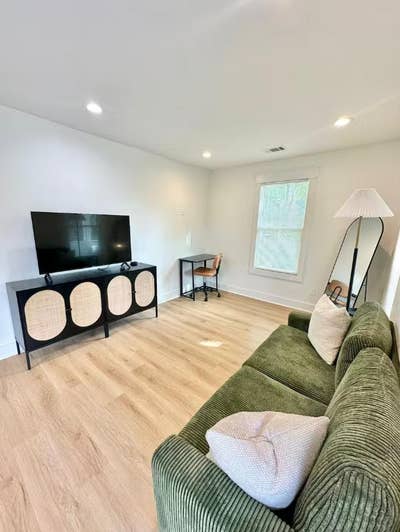 Cozy & Modern 2BR Stay Near Savannah’s Best Main Photo