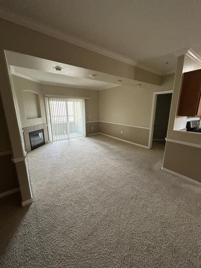 Room for rent inside a 2 bedroom, 2 bathroom condo Main Photo
