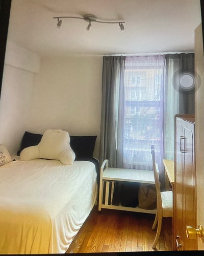 Looking for roommate in Forest Hills NY Main Photo