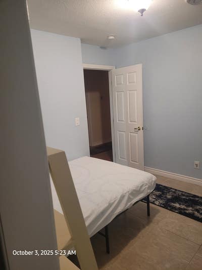 Furnished room for rent Main Photo