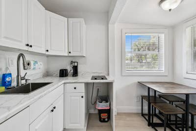 Renovated Home  Close to Public Transport 🚎 Smart Main Photo