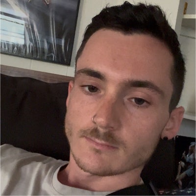 Looking for room or roommates to team up with Main Photo