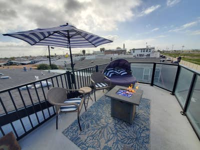 Beachfront Room! (Huntington Beach) Main Photo