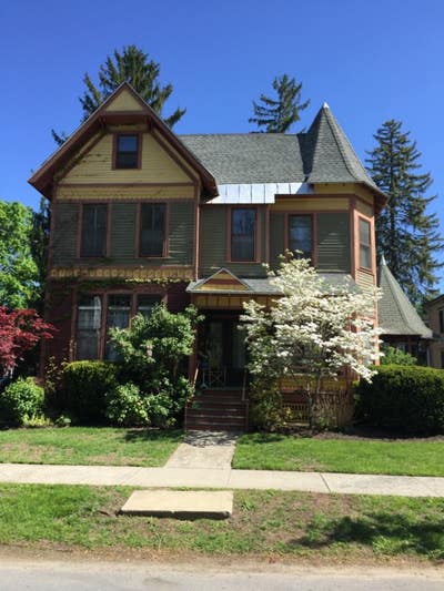 Executive 1 BR_Steps To Downtown Main Photo