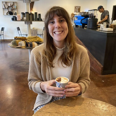 Woman with cat looking for room in Long Beach Main Photo