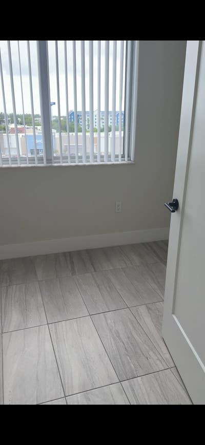 Room and private bathroom  Main Photo