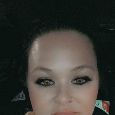 44 year old Female seeks a small or large room Main Photo