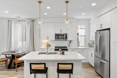 Oceanside Beautiful Home  Main Photo