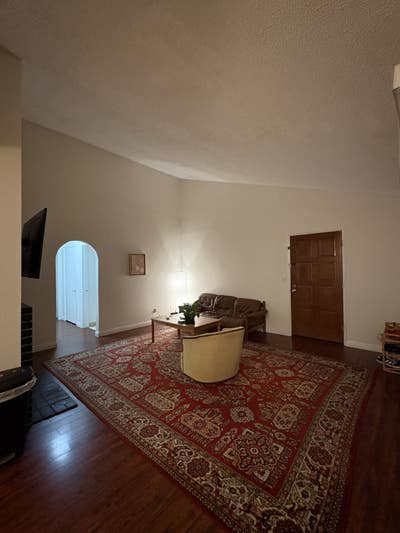 Private Room w/ Private Bath Available in Palms Main Photo