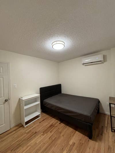 Great Room in Astoria! All Utilities Included Main Photo