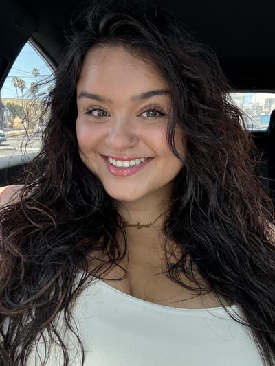 26 year old woman needs Venice room now Main Photo