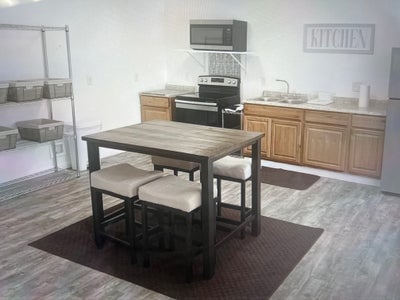 Furnished room in Collier Heights-utilities incl. Main Photo