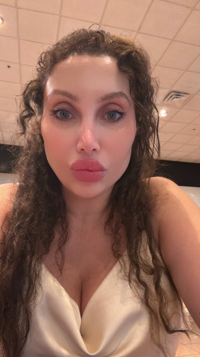 Responsible woman looking for Los Angeles room Main Photo