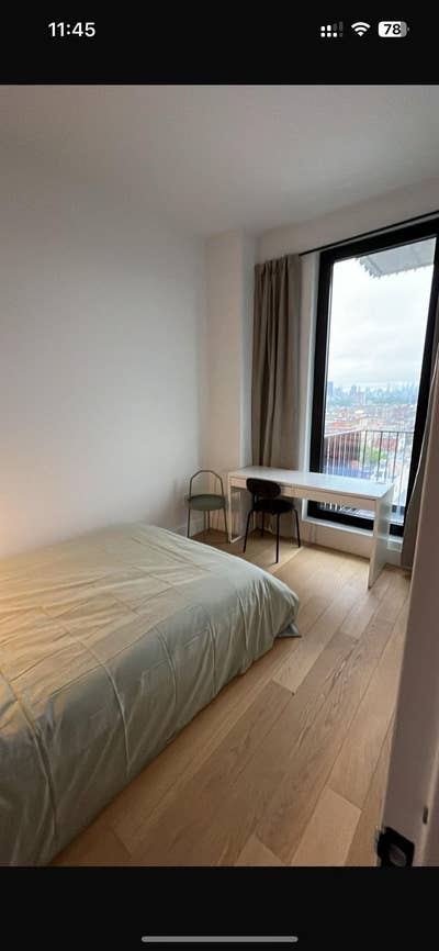 Large private room with private bathroom Main Photo