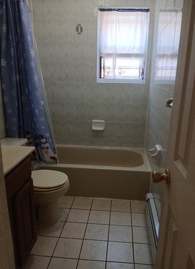 Queens Room shared restroom $900 month ALL include Main Photo