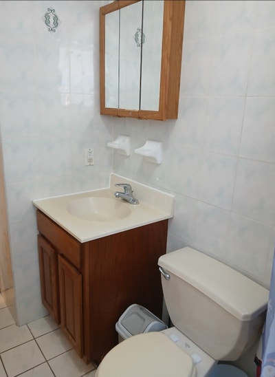 Room+private restroom $1100 month Queens All inclu Main Photo