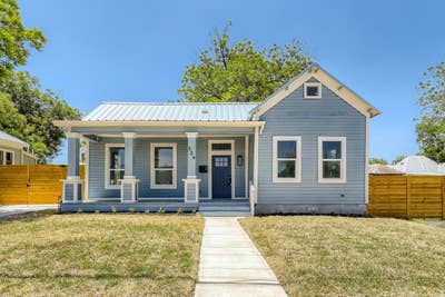 Updated classic Dignowity home with expansive back Main Photo