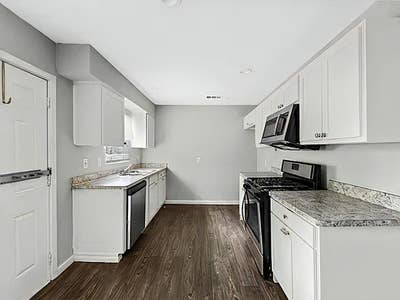 Room in Modern, Cozy Brandnew Dallas 2 Bath Home | Main Photo