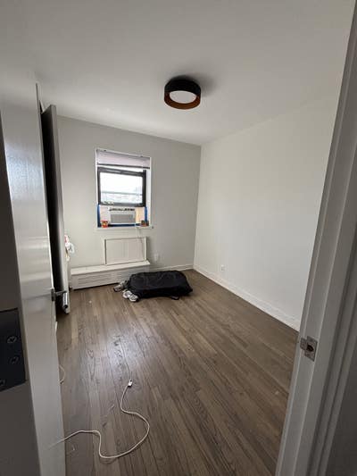 Small bedroom for rent  Main Photo