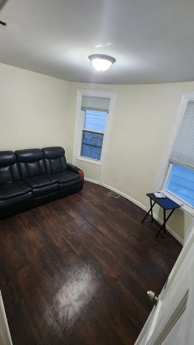 Private Room in a Shared Unit Main Photo