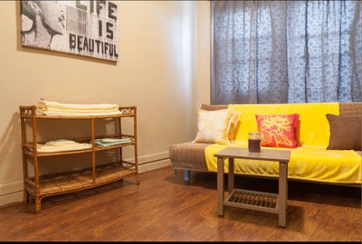 Sunlit room with Private entrance  Main Photo