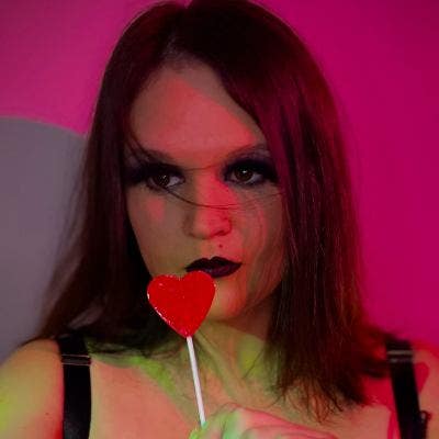 Hi!   I’m 35 year old restaurant general ... Main Photo