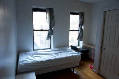 Spacious Bedroom Available Main Photo