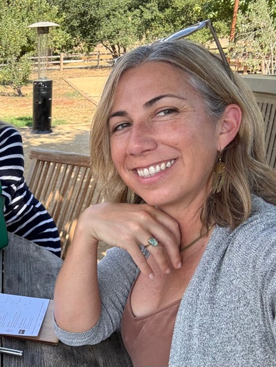 Friendly, mellow professional seeking co-hosuing Main Photo