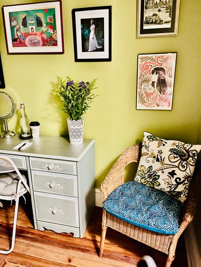 Room with large walk in closet in historic home Main Photo