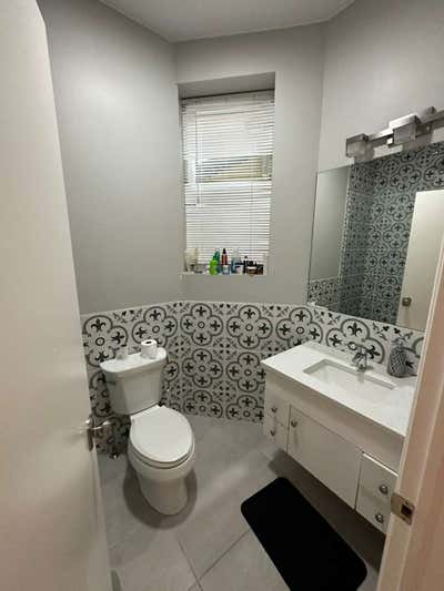 Spacious Furnished Room for Rent – North Clark/Mon Main Photo