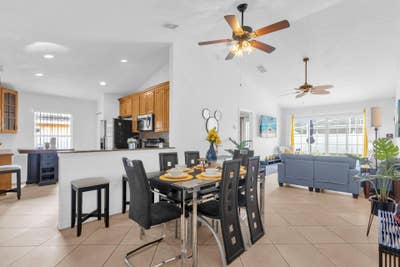 Beautiful cozy pool house! great quiet location in Main Photo