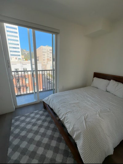 Brand-New Private Bedrooms in Hollywood Main Photo