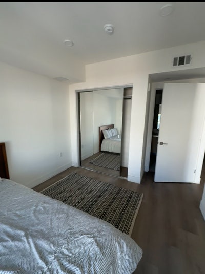 Brand-New Private Bedrooms in Hollywood Main Photo