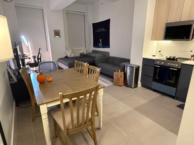 Dec 1 - June 1 Studio Sublet in Midtown Manhattan Main Photo