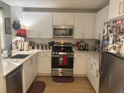 Large primary bedtoom suite/walk in closet Main Photo