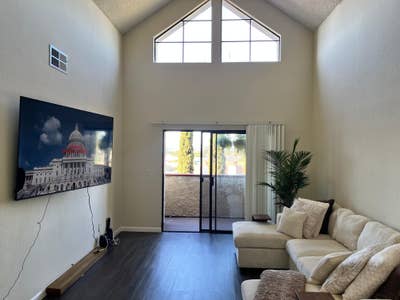 Private Room in a 2 Bed, 2 Bath Apartment Main Photo