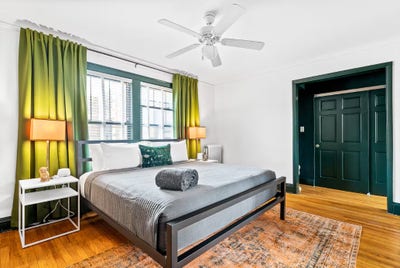 Beautiful, spacious private room and bathroom !! Main Photo