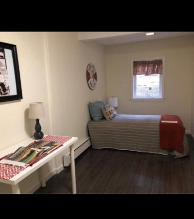 Room available  ( preference: students) Main Photo