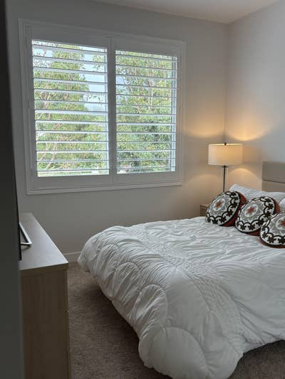 Room for rent in highly sought community Main Photo