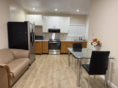 Room for Rent - Female - Shared Bath & Common Area Main Photo