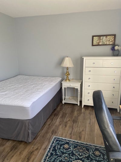 One room for rent in a remodeled house  Main Photo