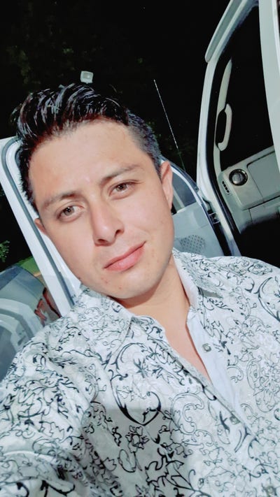 Hi, my name is Manuel and I'm looking for a roomma Main Photo