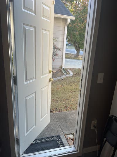 Rooms in the basement in a quiet neighborhood  Main Photo