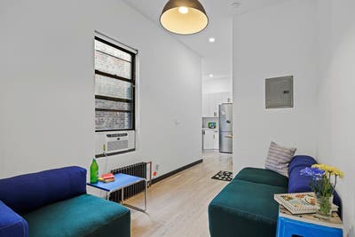 Room in Ridgewood on a flexible lease Main Photo