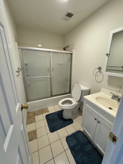 Room for rent Main Photo