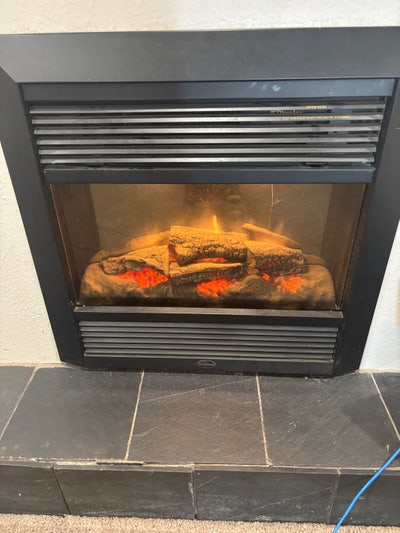 Roommate needed to fill 1 bedroom. NO pets. Main Photo