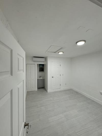 Brand New Large Room With Private BathRoom Main Photo