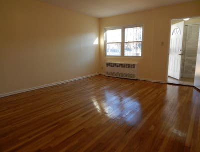 Renovated,large living roomgreat price Main Photo