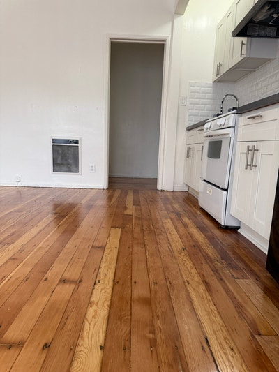 Studio (o BR ) with private entry & private front  Main Photo